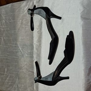 Black Velvet kitten heel